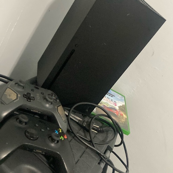 Xbox series X - Picture 2 of 8